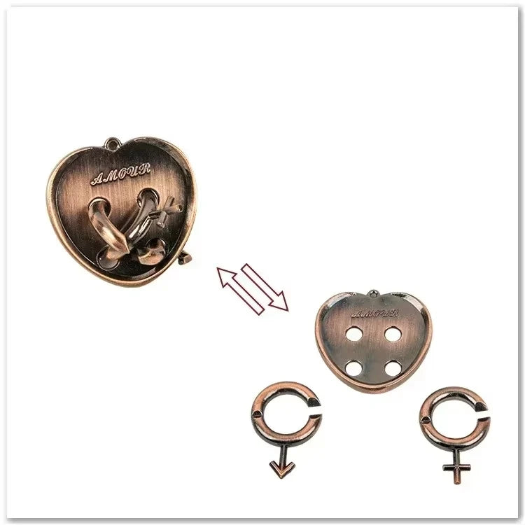 Bronze heart-shaped puzzle variant made up of 3 pieces on a white background
